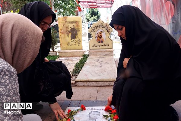تجدید عهد با امام راحل و شهدا
