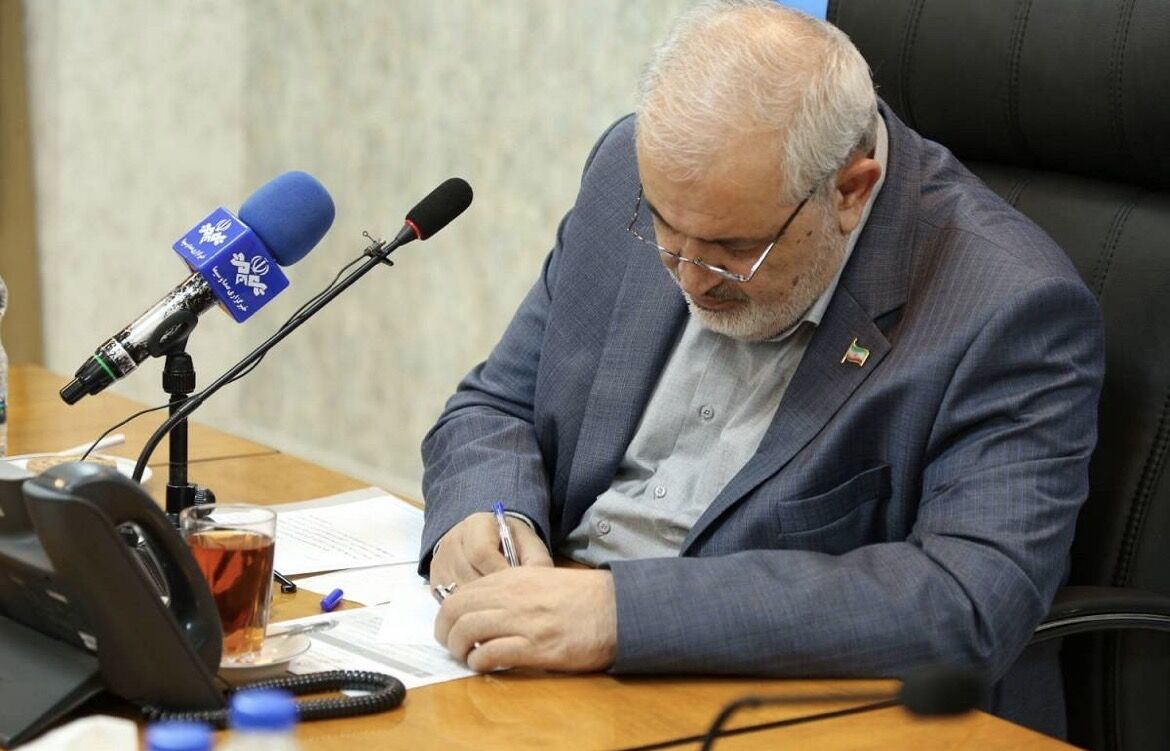 کارگران صنعت آب و برق در جریان جنگ، در پایداری آب و برق حماسه‌آفریدند