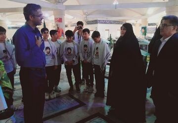تجدید میثاق مدیرکل امور شاهد و ایثارگران وزارت آموزش و پرورش با شهدا در بوشهر 