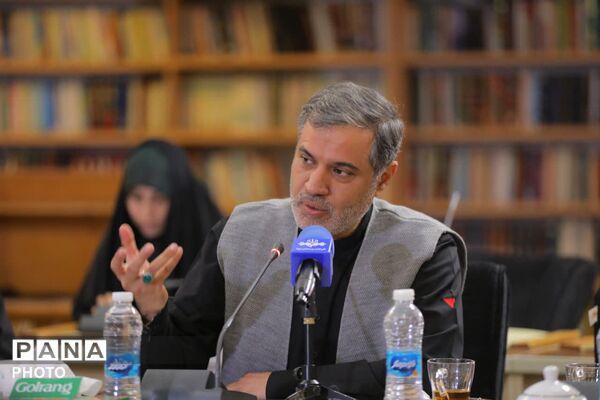  رونمایی از کتاب «برای پدر» با حضور رئیس شورای سیاستگذاری ائمه جمعه کشور و شاعران برجسته کشور