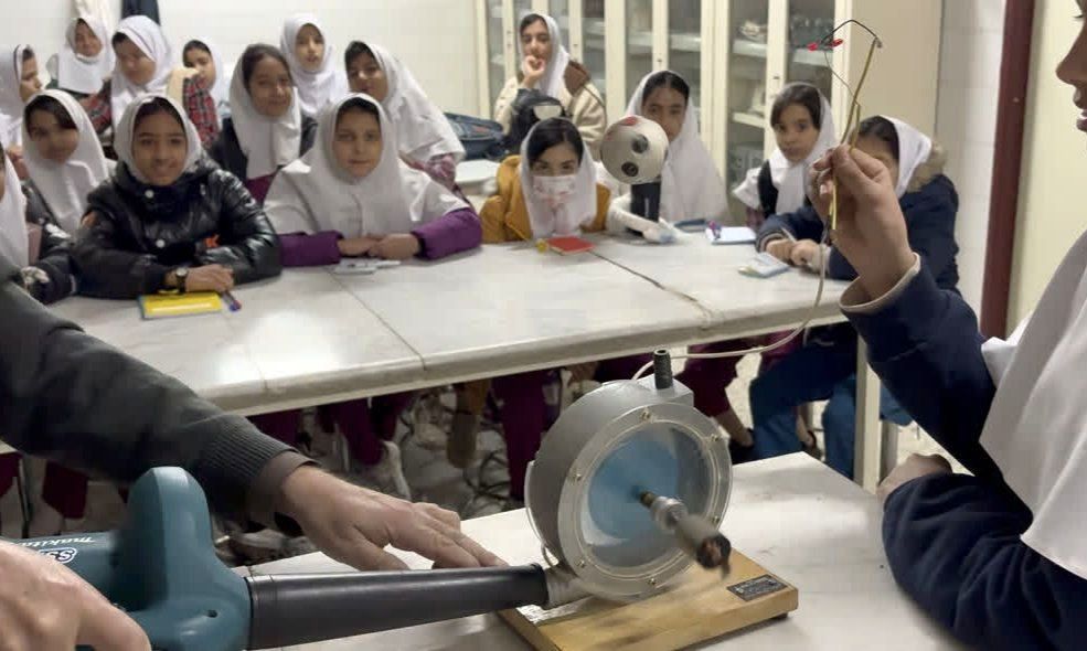 چهارشنبه دانش‌آموزان مدرسه لغوی، جادویی شد