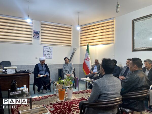 دیدار فرهنگیان با امام جمعه و فرماندار