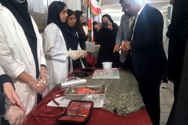  مراسم نواخته شدن زنگ پژوهش در فرزانگان قدس