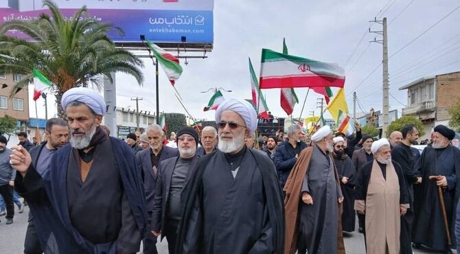 روز قدس وحضور پرشور دانش‌آموزان به یاد رهبر شهید و شهدای مدرسه میناب
