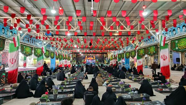 برگزاری مراسم تحویل سال نو در گلزار شهدای ملارد 