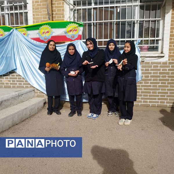  جشن نیمه شعبان و دهه فجر در دبیرستان مستوفی ۲ 