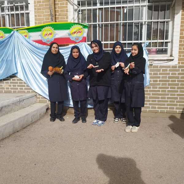 جشن نیمه شعبان و دهه فجر در دبیرستان مستوفی ۲ 