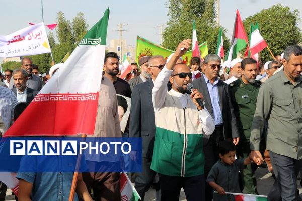 مردم بندرخمیر با حضور یکپارچه در ۲۲ بهمن اقتدار خود را فریاد زدند