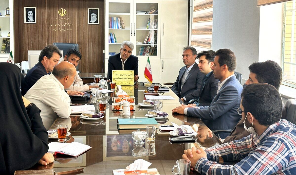 انجمن اولیای مدرسه، متولی ثبت قرارداد لباس فرم دانش‌آموزان است