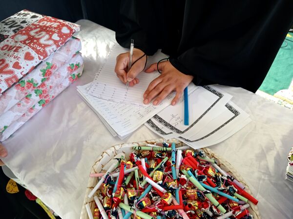 اهدای چادر به مناسبت روز دختر در خلیل‌آباد
