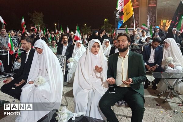جشن ازدواج ۱۴ زوج جوان در میدان معلم شیراز