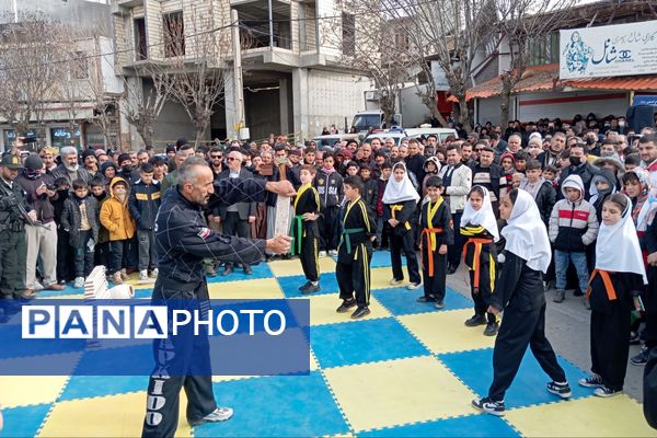 راهپیمایی یوم‌الله ۲۲بهمن با حضور گسترده مردم و نهادها در بانه