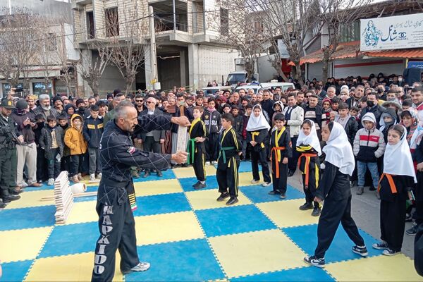 راهپیمایی یوم‌الله ۲۲بهمن با حضور گسترده مردم و نهادها در بانه