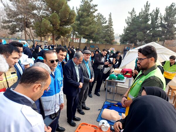 مانور زلزله استانی در هنرستان دخترانه محمودیه ناحیه ۶(2)
