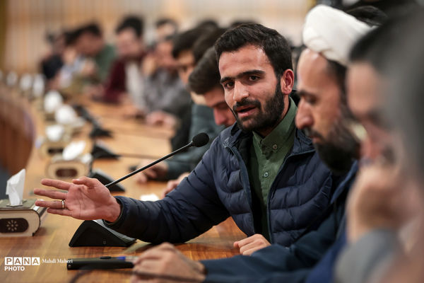 نشست صمیمی معاون پرورشی و فرهنگی وزیر آموزش و پرورش با دانشجویان رشته امورتربیتی و مسئولان تشکل‌های دانشجویی دانشگاه فرهنگیان