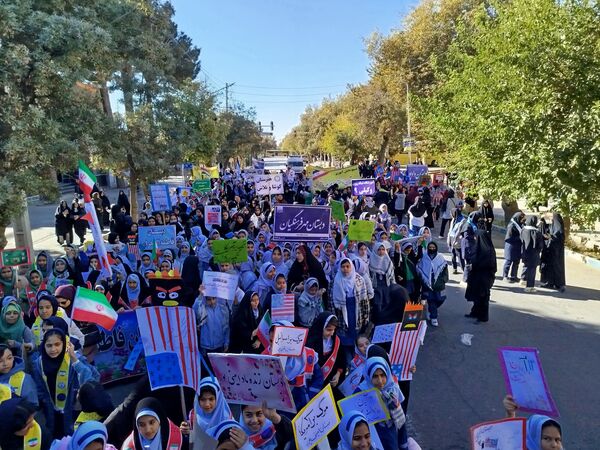 راهپیمایی 13 آبان با حضور حداکثری دانش آموزان در شهرستان نیشابور 