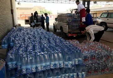 توزیع ۹۰ هزار بطری آب و استقرار تانکرها در مناطق بحرانی یزد