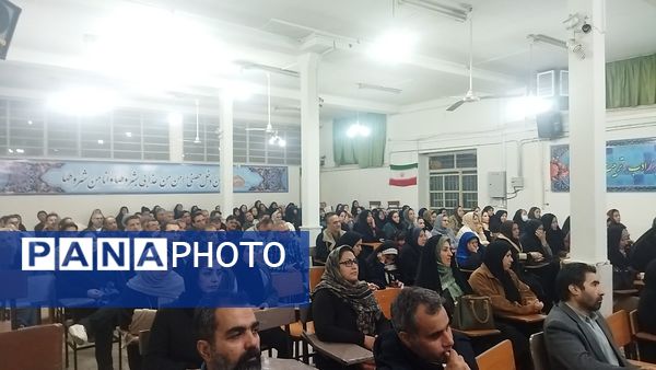 جلسه  اولیای دبیرستان شاهد ابوذر غفاری نیشابور 