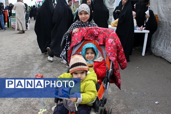 شادپیمایی خانوادگی جشن نیمه شعبان در قم
