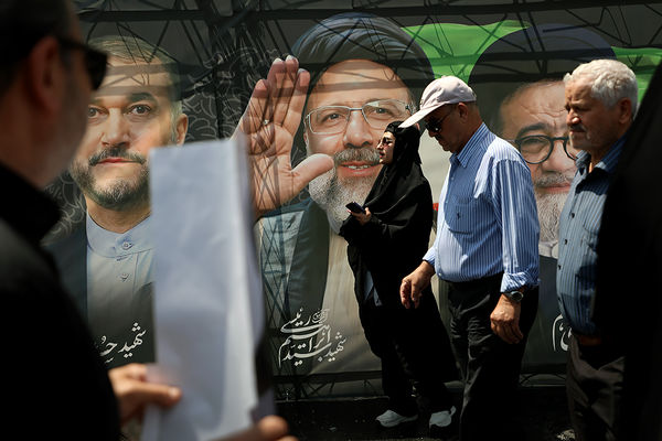 تشییع شهدای خدمت در تهران 