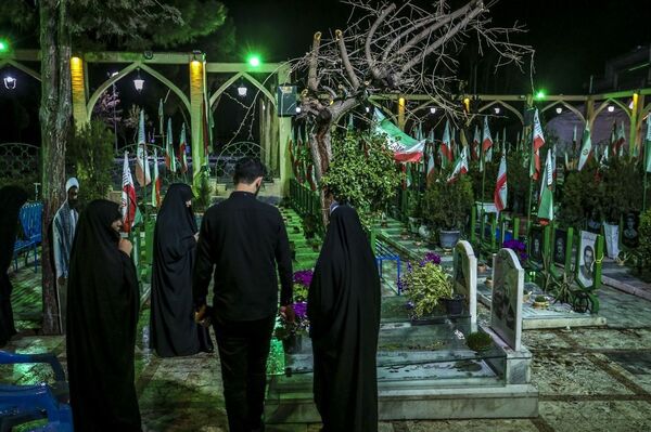 مراسم پرفیض سومین شب احیای لیالی‌القدر در آستان مقدس امام زاده طاهر کرج