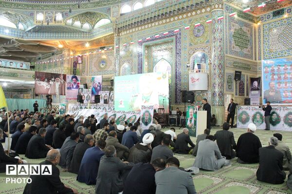 از کودکان تا بسیجیان؛ همه آمدند برای مردی که در قلب مردم بود