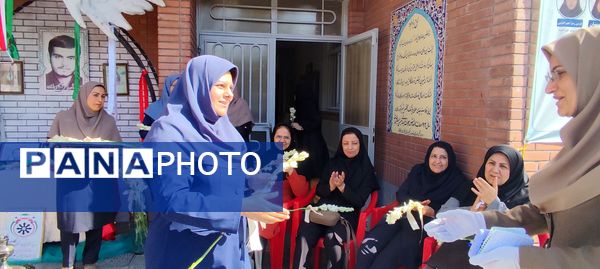 مراسم اولین روز سال تحصیلی در دبیرستان فرزانگان ۴