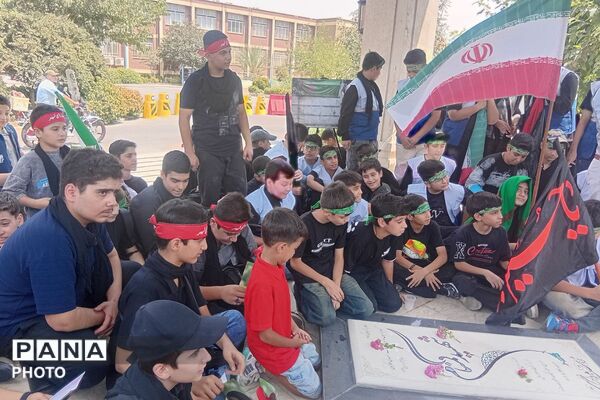 حضور دانش‌آموزان و فرهنگیان ناحیه دو شهرری در مراسم اربعین حسینی اداره کل آموزش و پرورش 