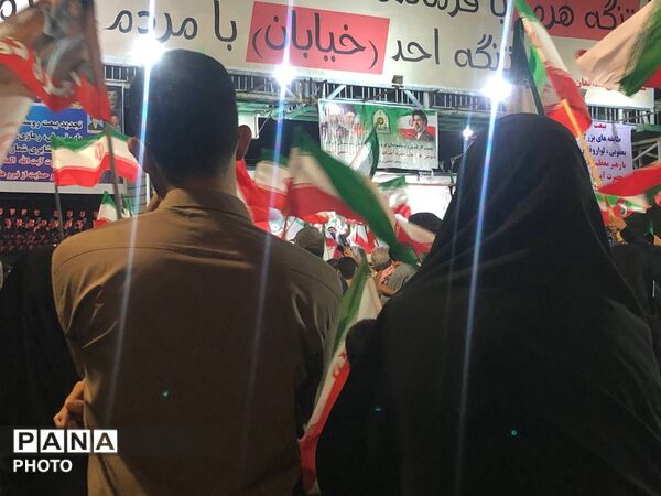 از تجمع تا ایستادگی؛ حضور مردم در چهارراه بعثت برای دفاع از ایران