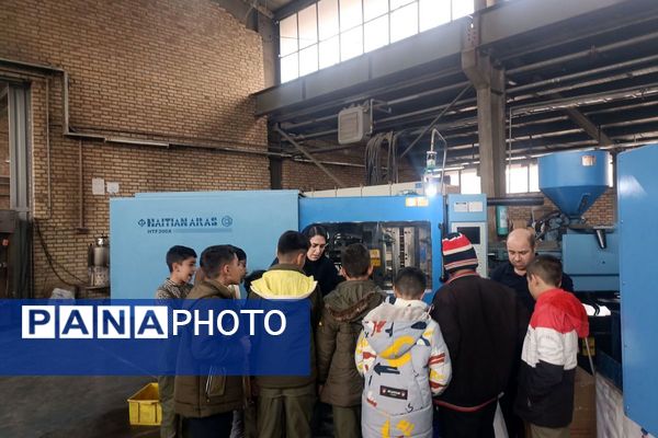 علم در صحنه عمل؛ گردش علمی دانش‌آموزان باقرالعلوم در کارخانه کیان صفا