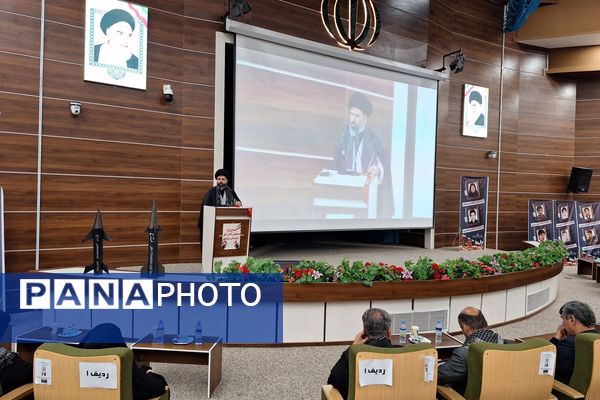 اجتماع بزرگ دانش آموزان بسیجی پردیس در گرامیداشت شهدای دانش آموز