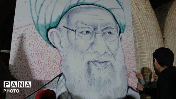 اثر انگشت هایی که قاب رهبر شهید را کامل کردند 