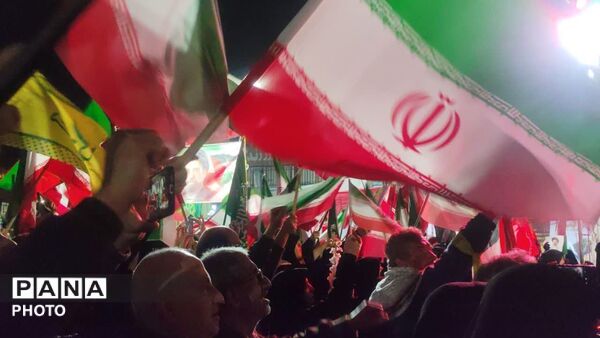 تشییع ۴ شهید ناو دنا در میدان جمهوری