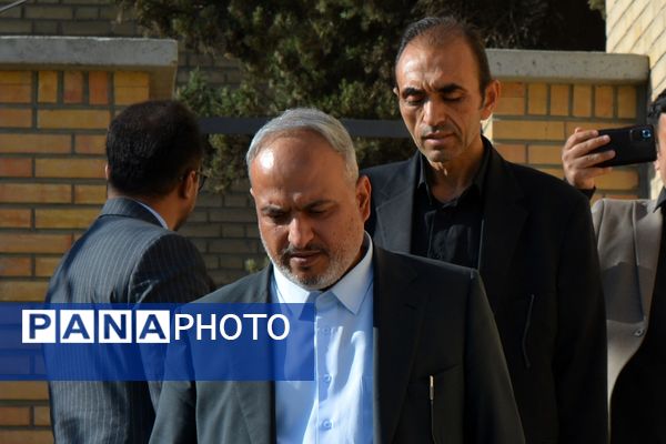 بازدید مدیران‌کل آموزش و پرورش و سازمان نوسازی مدارس استان تهران از زمین چمن روستای اورین