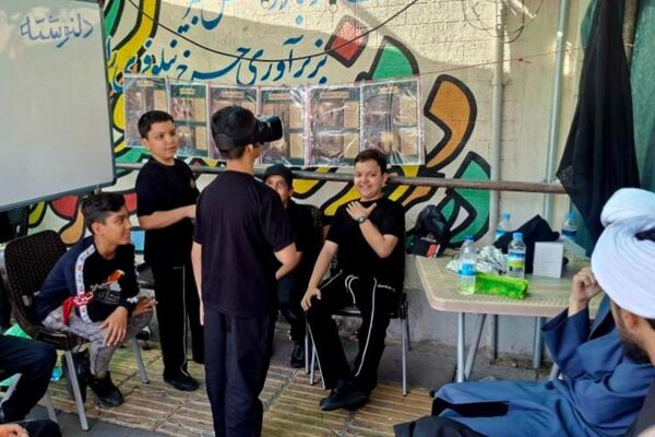 خدمت‌رسانی موکب عاشقان ولایت به عزاداران در مراسم وداع بارهبر شهید