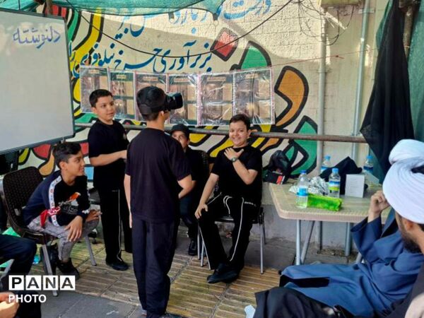 خدمت‌رسانی موکب عاشقان ولایت به عزاداران در مراسم وداع بارهبر شهید
