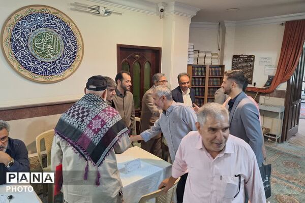 میز خدمت مدیر آموزش و پرورش شهرستان پردیس به مناسبت هفته دولت