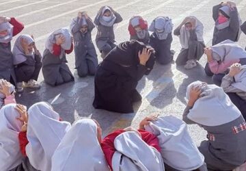 مانور زلزله در دبستان نیایش