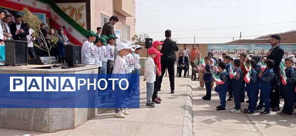 جشن شکوفه ها در مدرسه شهید محمدی شهر نسر