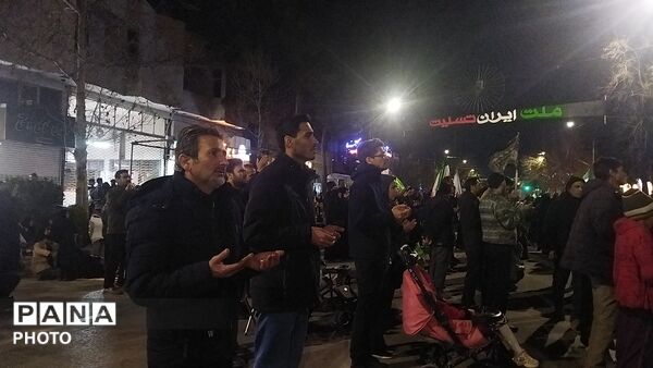 نیشابوری ها قرآن ها را به سر گرفتند-۱ 