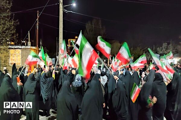 در کنار هم ایستاده ایم-۲