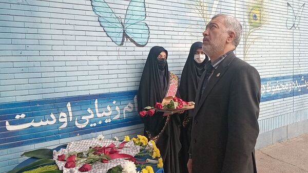 دختران شاهد قفلی خلاقیت خود را در نمایشگاه پژوهش به نمایش گذاشتند