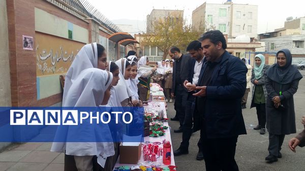 بازارچه دانش‌آموزی به‌مناسبت هفته بسیج دانش‌آموزی