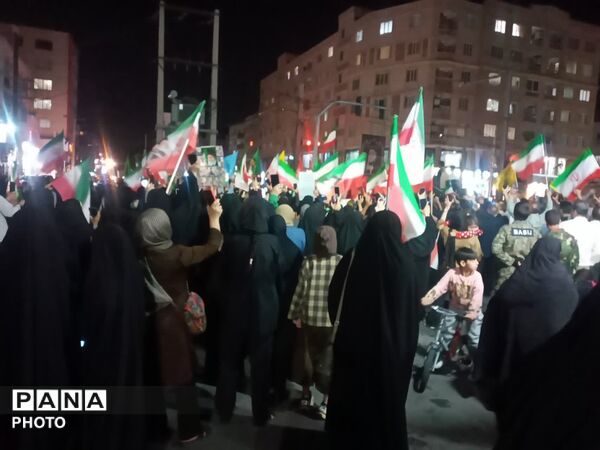 مردم آبرسانی فردیس در تجمعات شبانه بار دیگر پای کار بودن خود به انقلاب  را نشان دادند