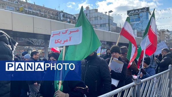 حضور پرشور کودکان در راهپیمایی ۲۲ بهمن