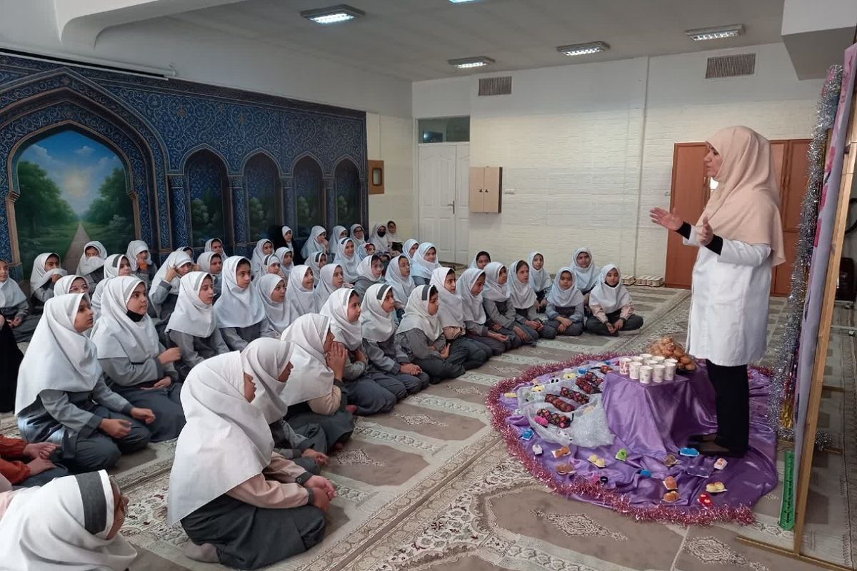 جشن بلوغ در دبستان شاهد فاطمه زهرا (س)