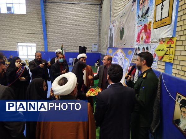 آیین نواختن زنگ انقلاب اسلامی در آموزشگاه رضوان آشخانه