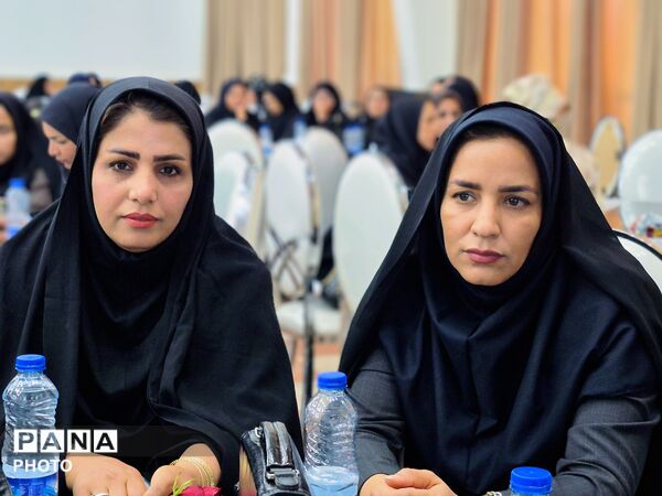 مراسم تجلیل و تقدیر از فرهنگیان در عنبرآباد