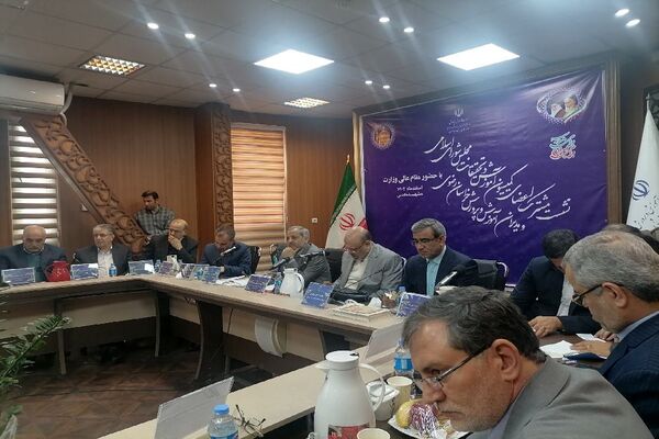 نشست مشترک اعضای کمیسیون آموزش و تحقیقات مجلس، مدیران آموزش و پررش استان خراسان رضوی و وزیر آموزش وپرورش در مشهد