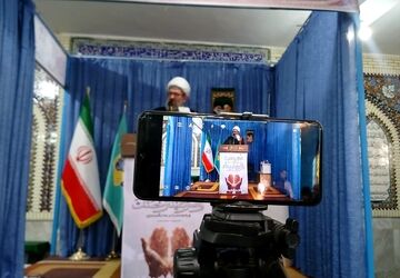 نماز جمعه این هفته شهرستان بن با حضور دانش‌آموزان  مدرسه سلیمانی